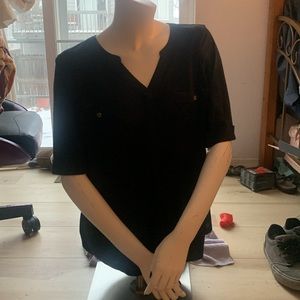 Sonoma black tee with two pockets v neck xl